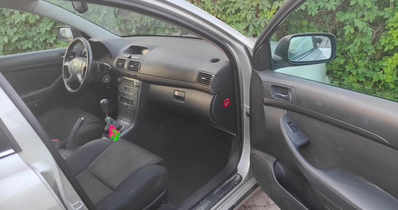 Toyota Avensis cena 5500 przebieg: 312500, rok produkcji 2003 z Radom małe 56